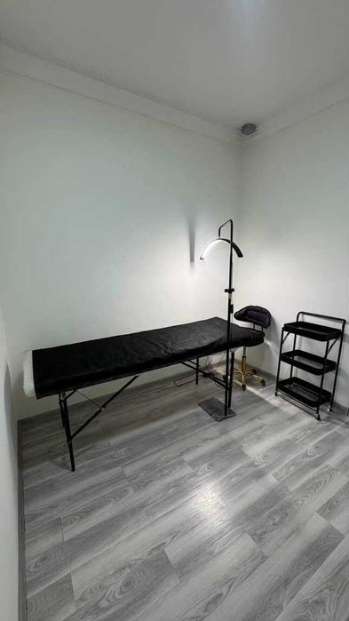 Продаю кушетку и лампу для мастеров красоты!