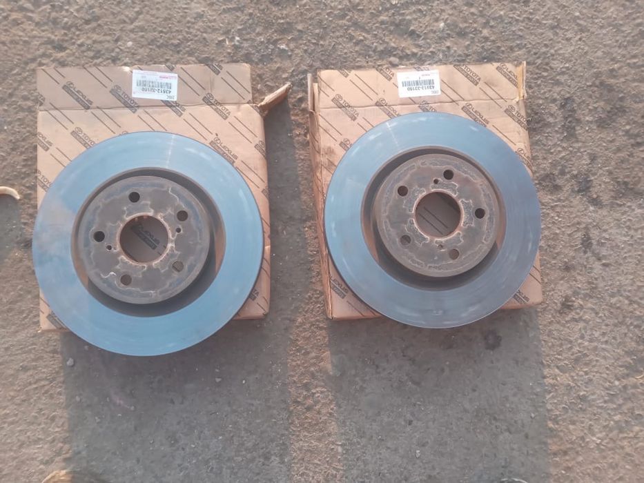 Передние тормазные диски Тайота камри 70 оригинал