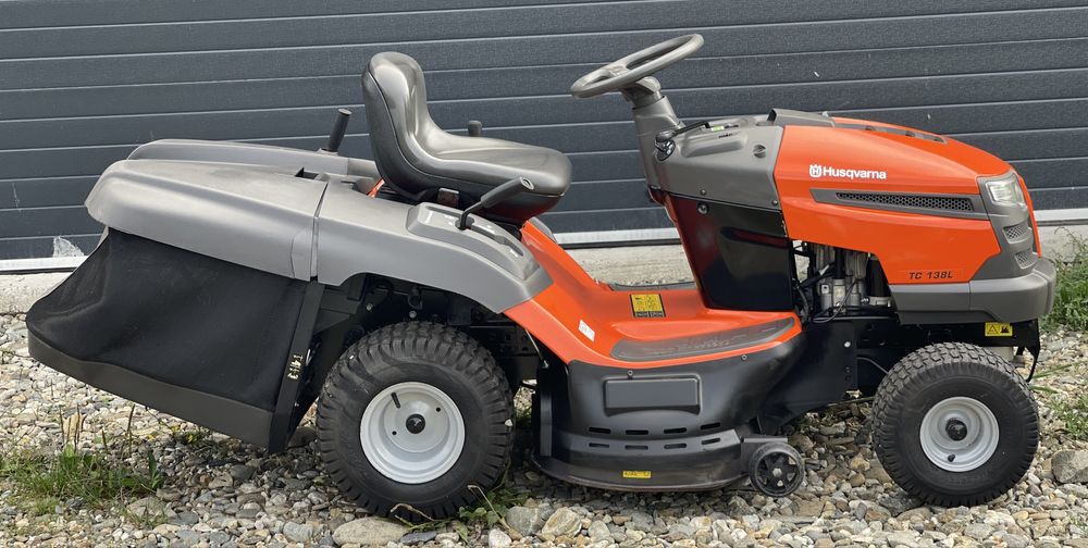 Tractoraș tuns iarba/gazon Husqvarna TC 138 2020 450cc Recent adus !