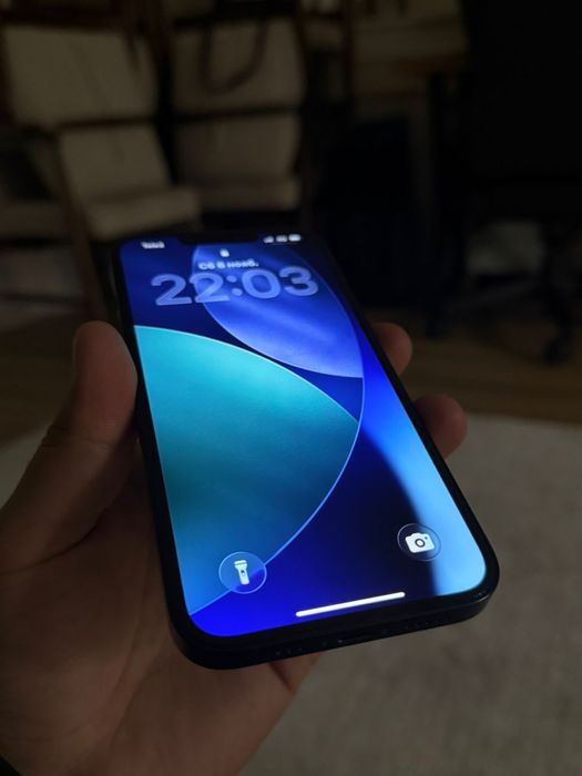 Продается айфон 13