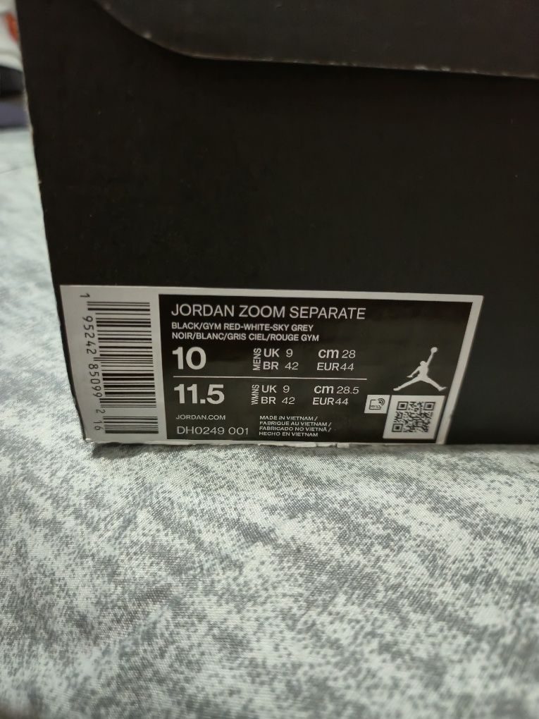 Adidași Jordan Zoom Separate