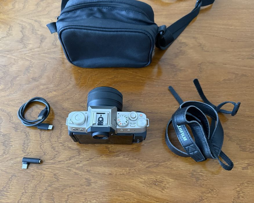 Camera foto avansata Fujifilm x t200 cu obiectiv 15-45 stare noua