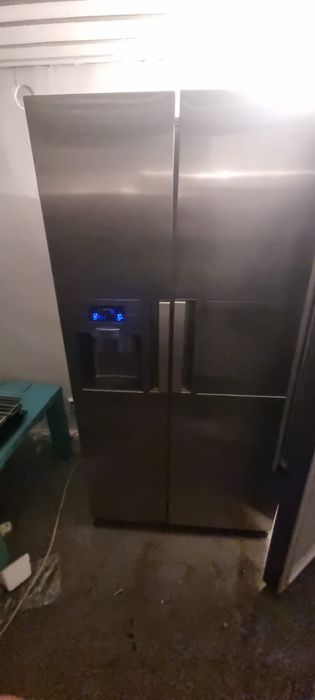 Vând frigider de la samsung