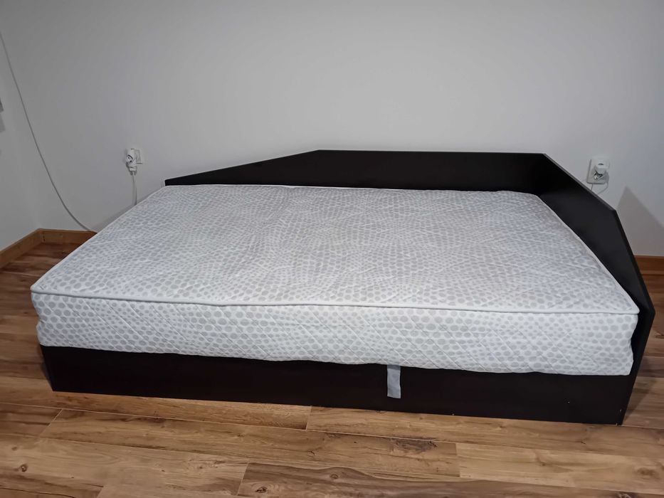 Легло с еднолицев матрак с повдигащ механизъм