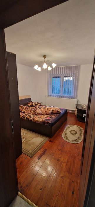 Închiriez pentru Crăciun/Revelion