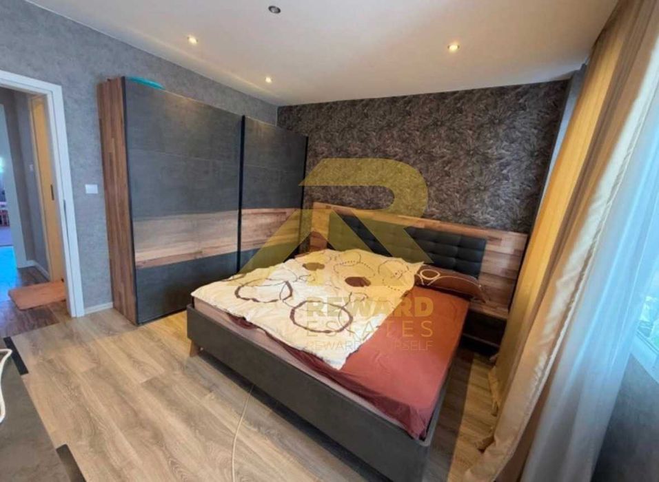 Продава се Четиристаен апартамент в София, Център - 83 кв.м за 2591 €/кв.м - Снимка #2