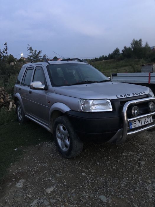 Vând sau scimb Land Rover preț 1700negociabil masina este 4x4