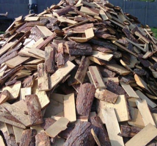 Продам дрова сухие,швырок.И рубленные дрова,длинна 35-40 см.