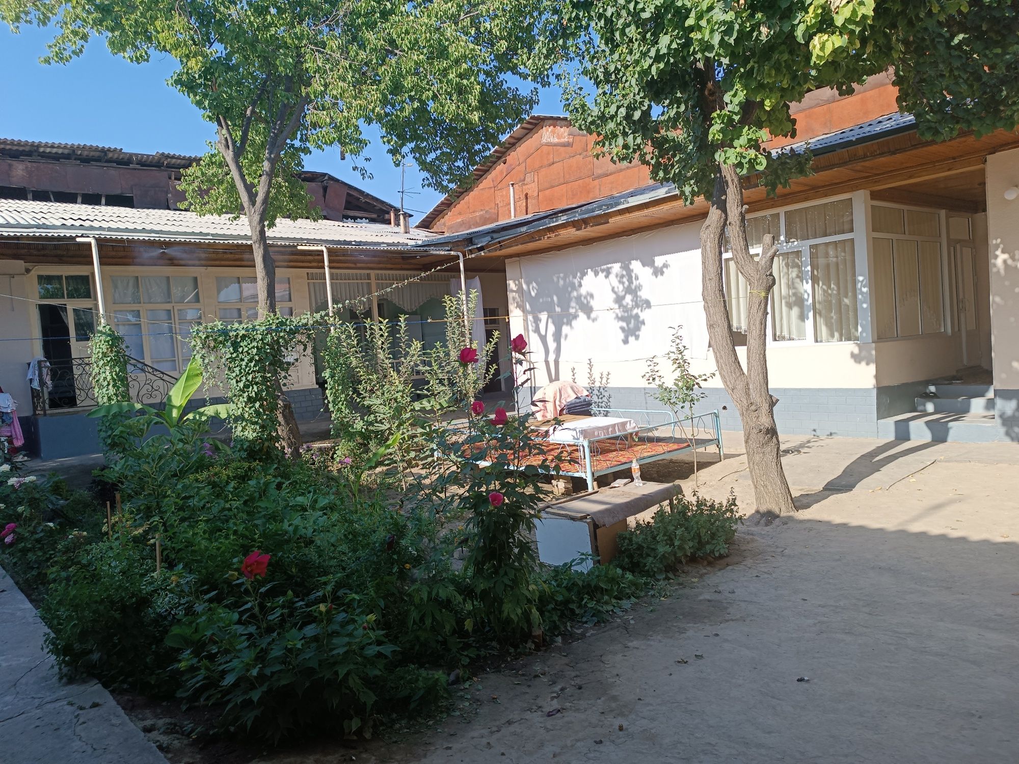 Uchastka Jarariq 3.9sotik 6xona