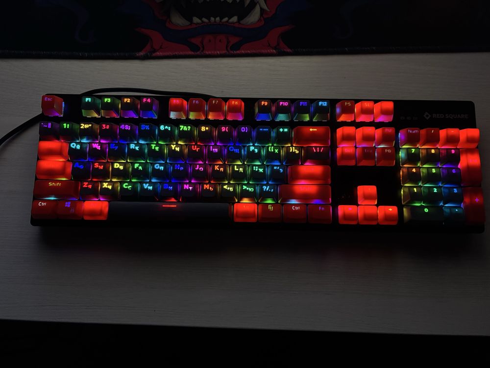 Продам игровую клавиатуру Red Square Keyrox