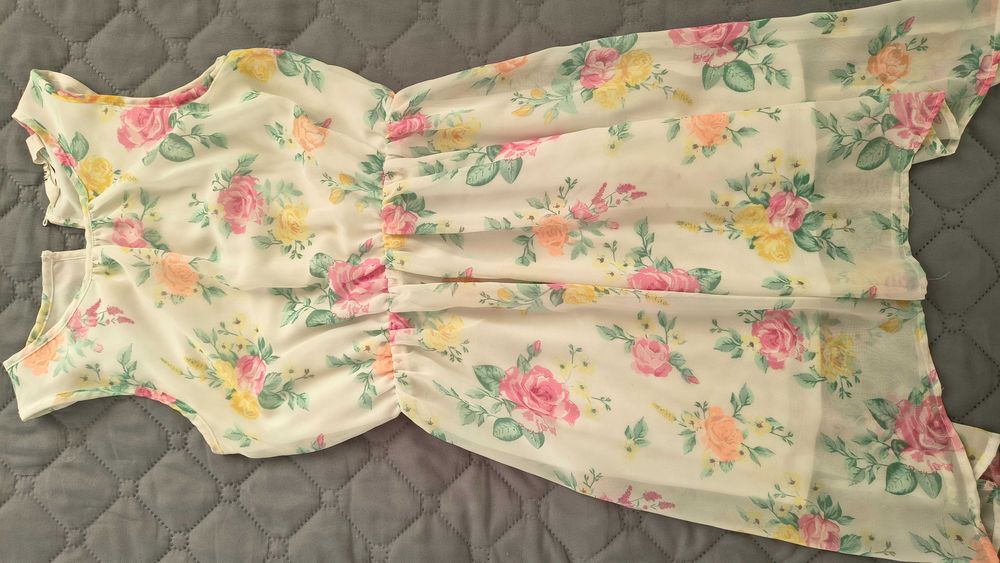 Детска рокля за момиче на 8-10г. с ръст 134-140см.