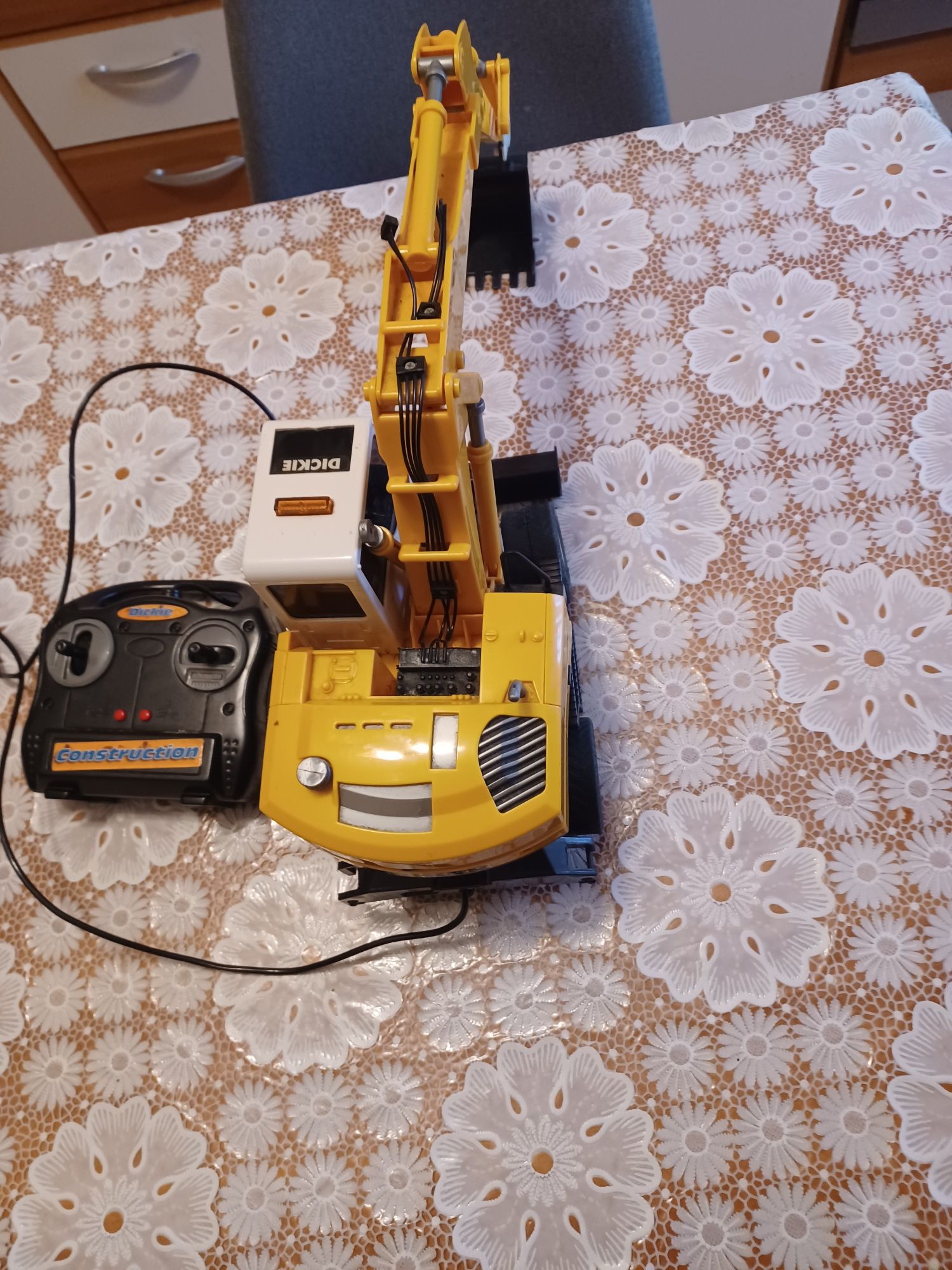 Escavator cu telecomanda