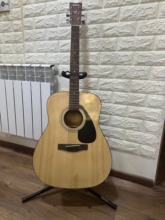 Продаётся акустическая гитара Yamaha