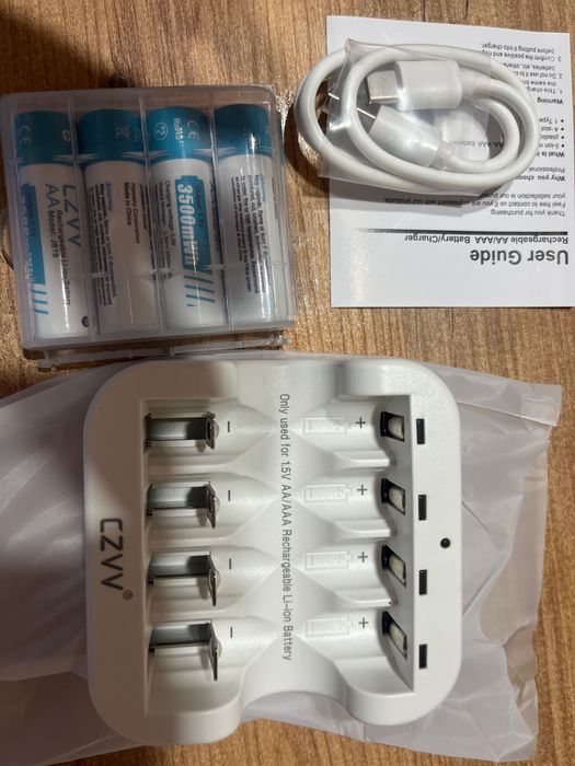 Зарядно устройство + батерии