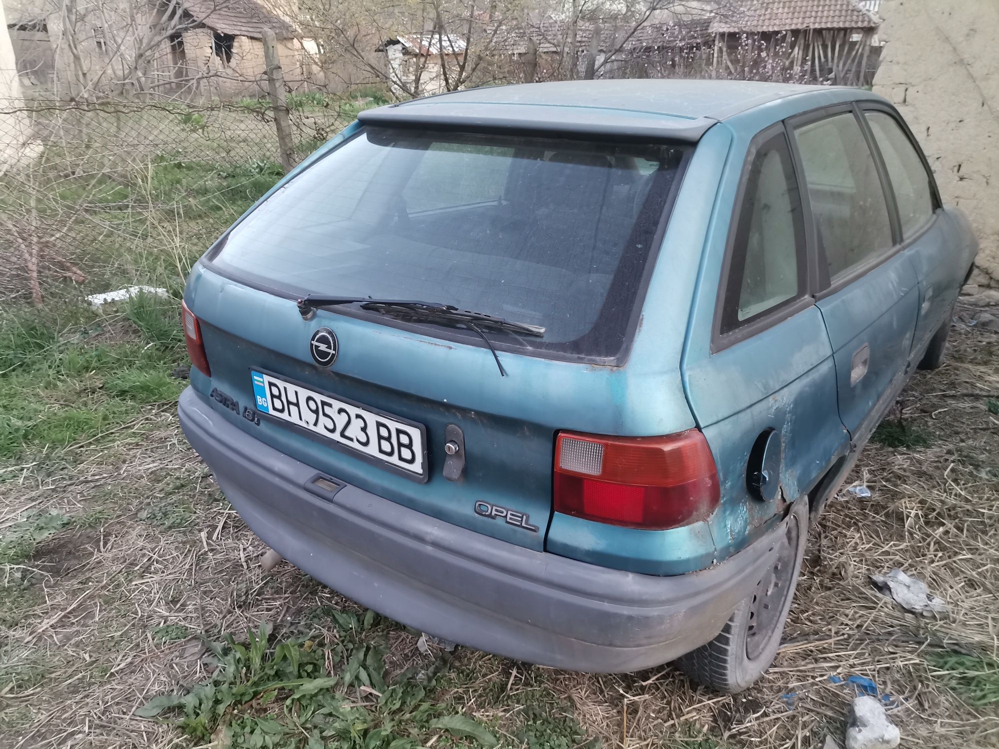 Опел Астра цял за части.