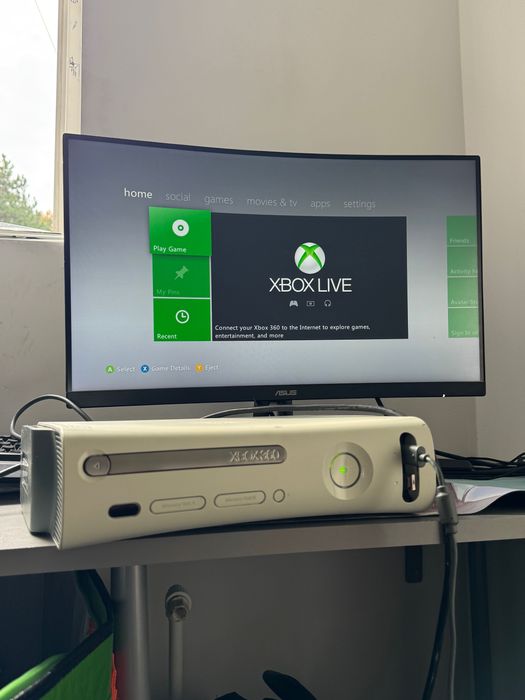 Xbox 360 modat cu o maneta