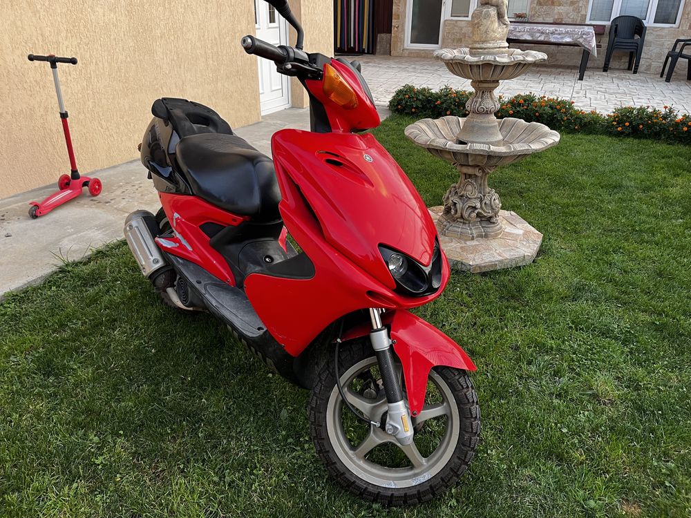 Продавам yamaha aerox 100 cc