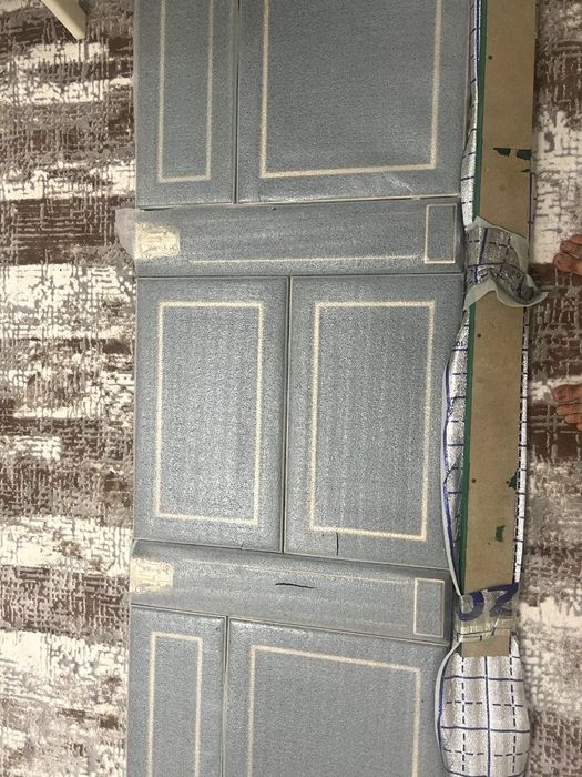 Срочно продаю Классический (МДФ) крашенный кухонный мебель