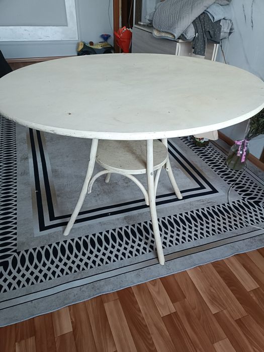 Стол круглый на кухню