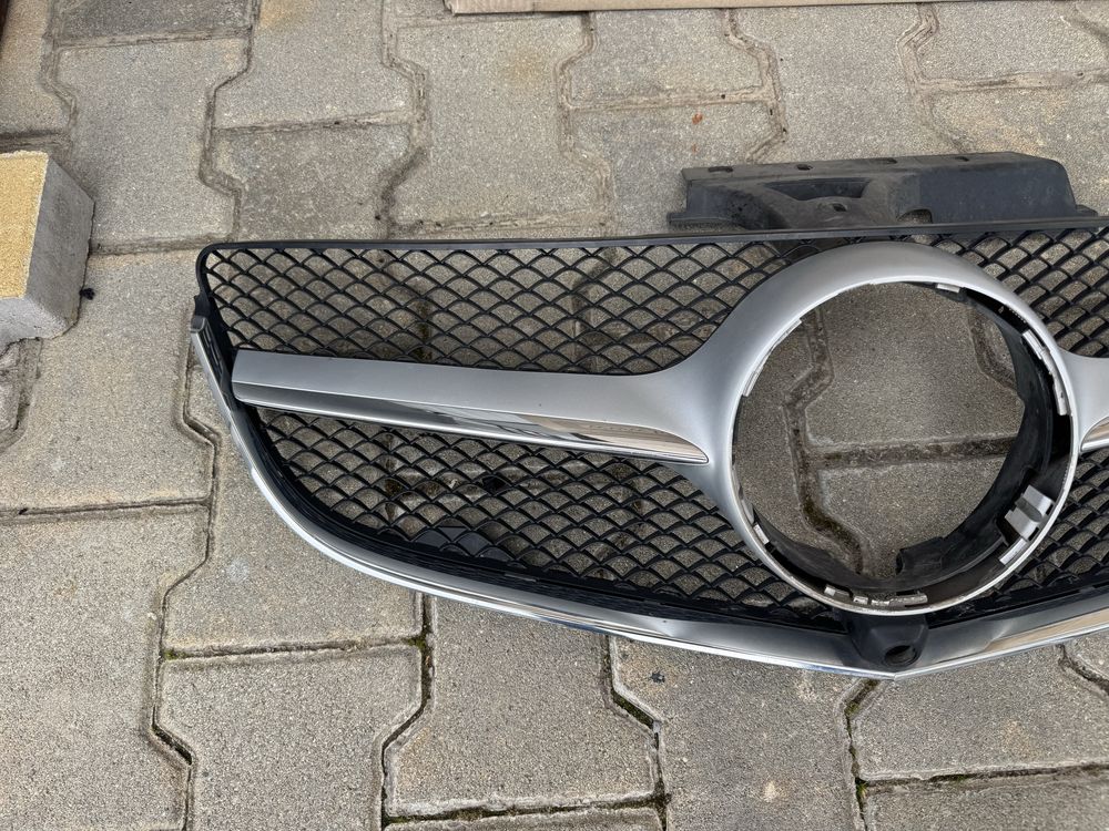 Оригинална предна решетка за Mercedes C207 W207 Facelift E class COUPE