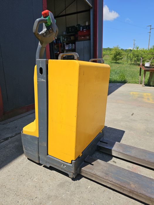 Transpaleta electrica Jungheinrich 2T