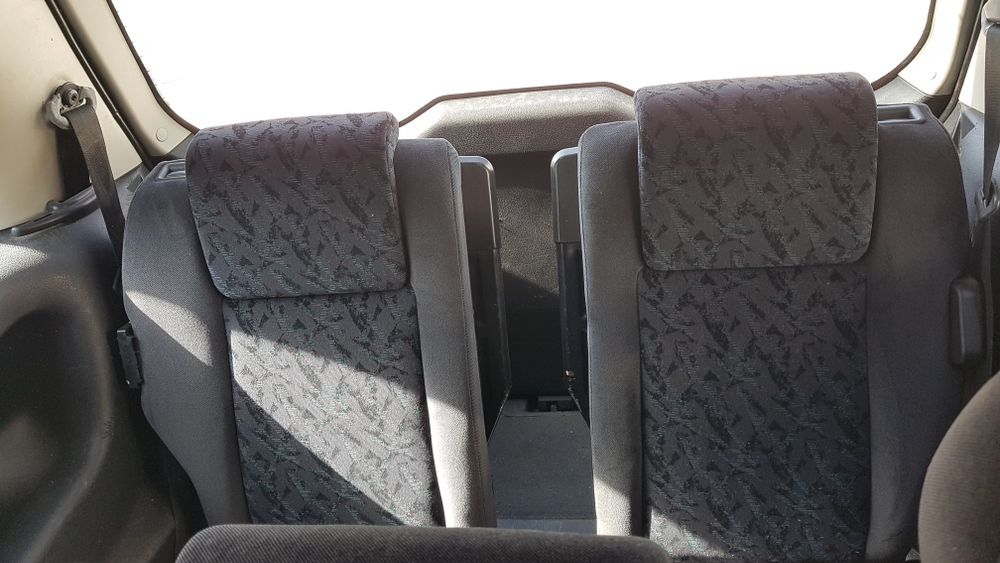 Продавам Опел зафира на части