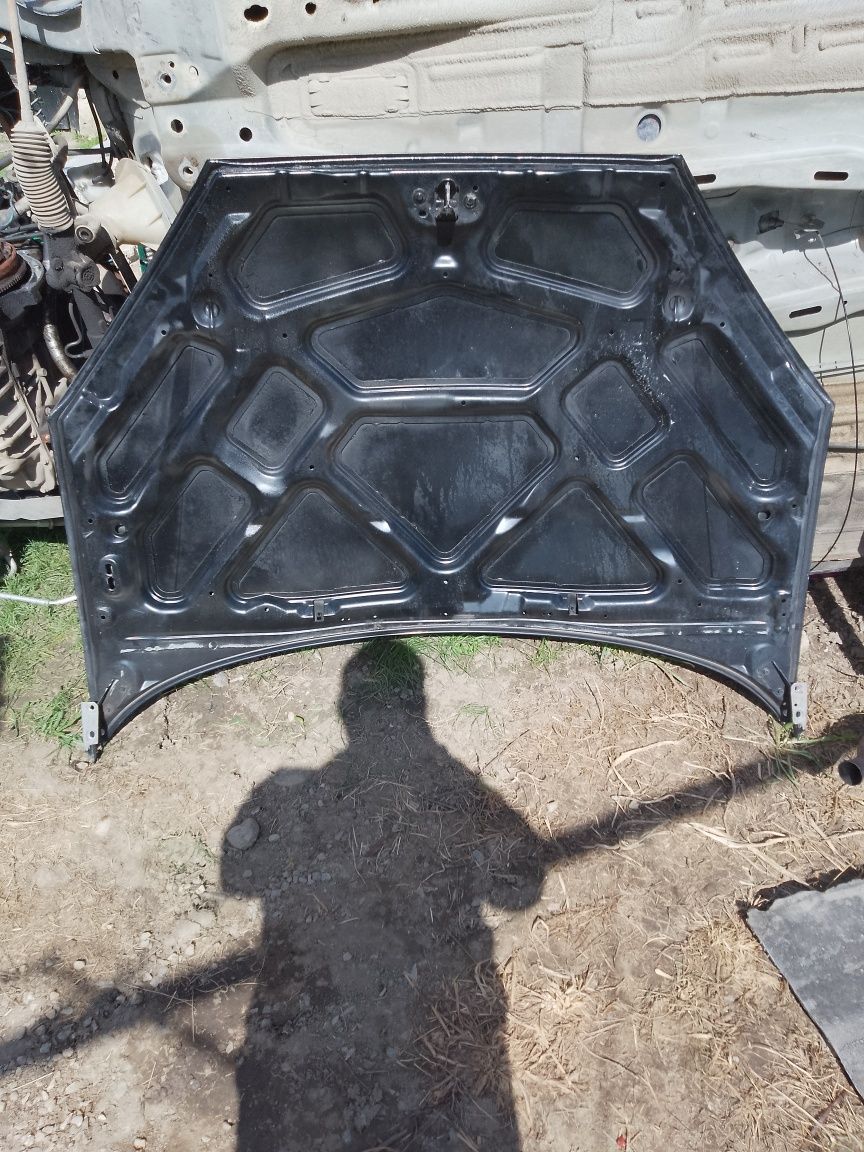 Vând capotă și uși ford focus