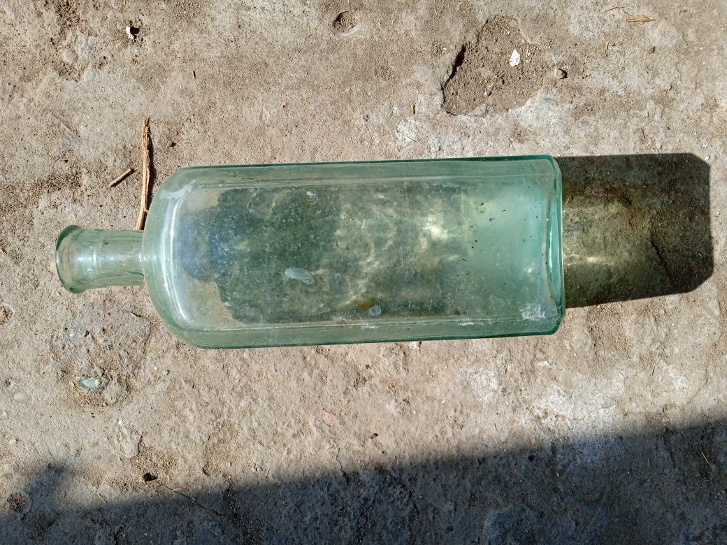 Продавам стара бутилка