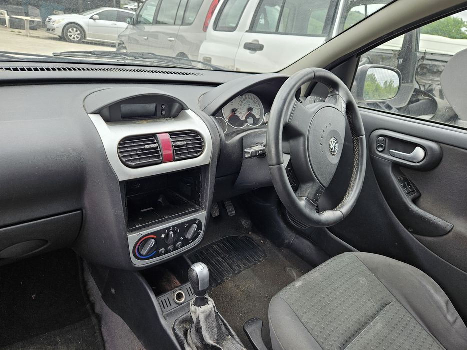 Опел Корса 1.2i НА ЧАСТИ