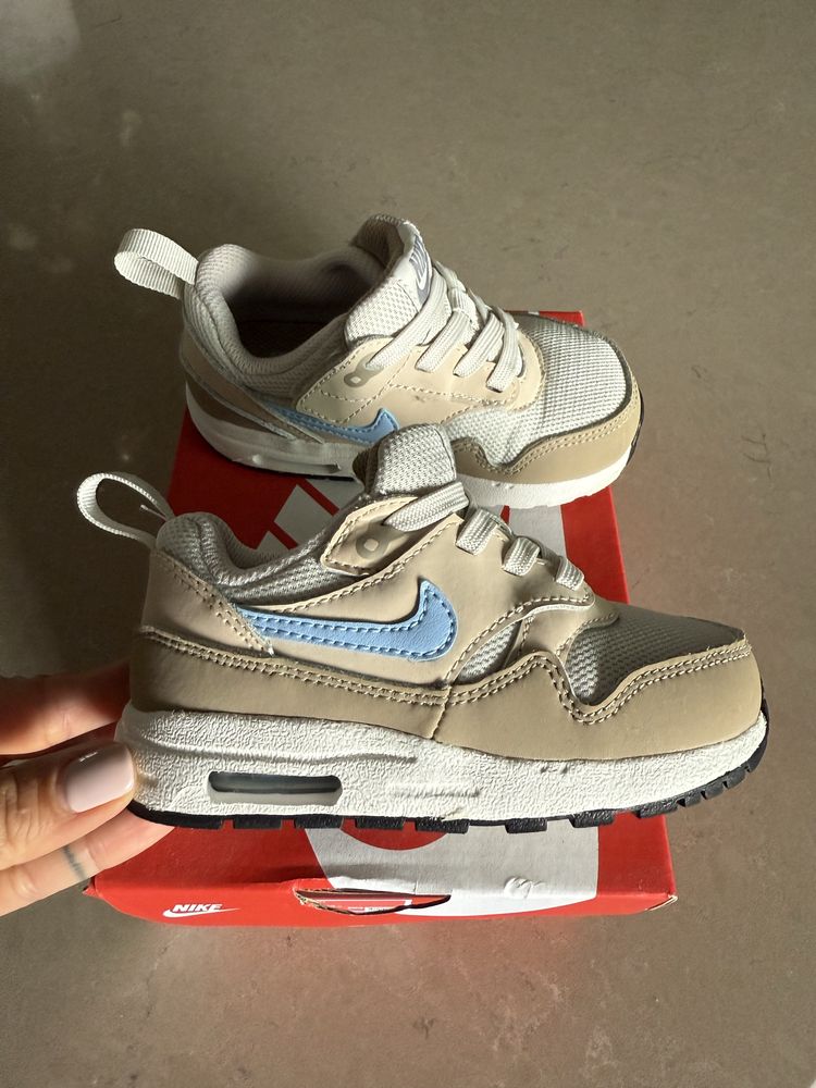 Продавам детски маратонки NIKE
