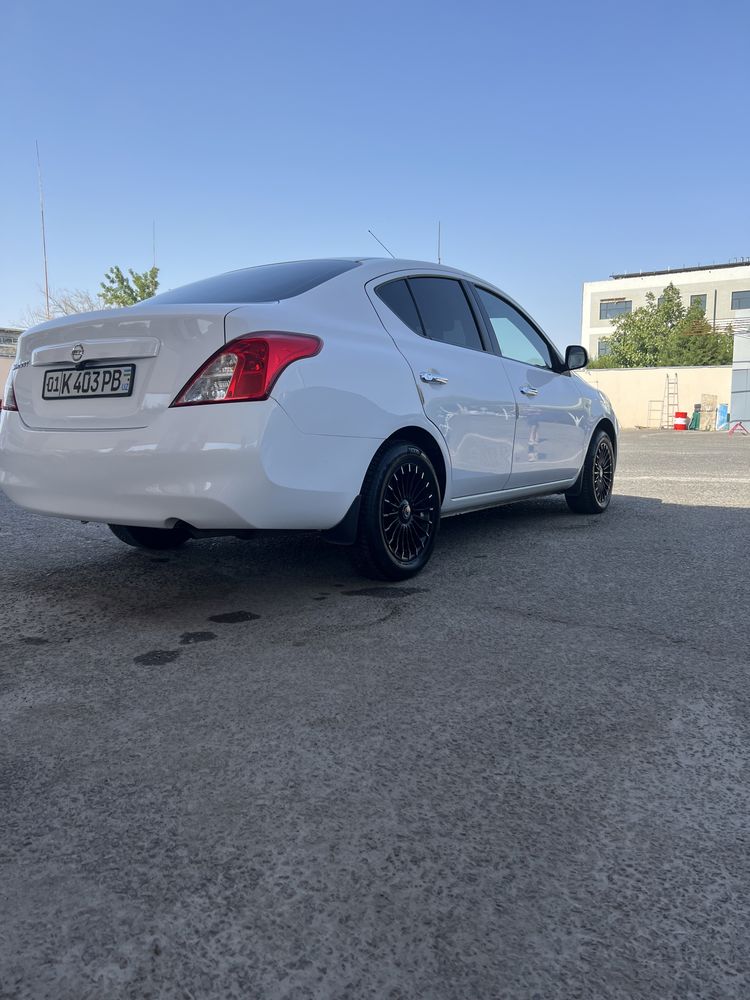 Nissan Sunny srochna sotiladi