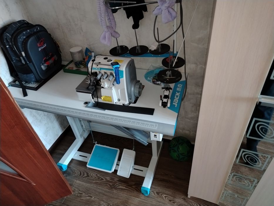 Продам оверлог, состояние новое