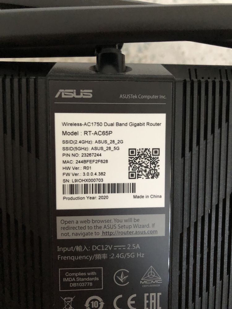Vând router Asus RT-AC65P