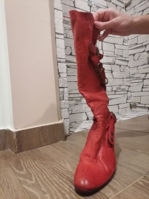 Vând cizme piele mărimea 38, în stare foarte bună, purtate de doua ori