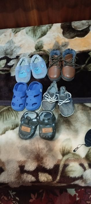 Продам детскую обувь