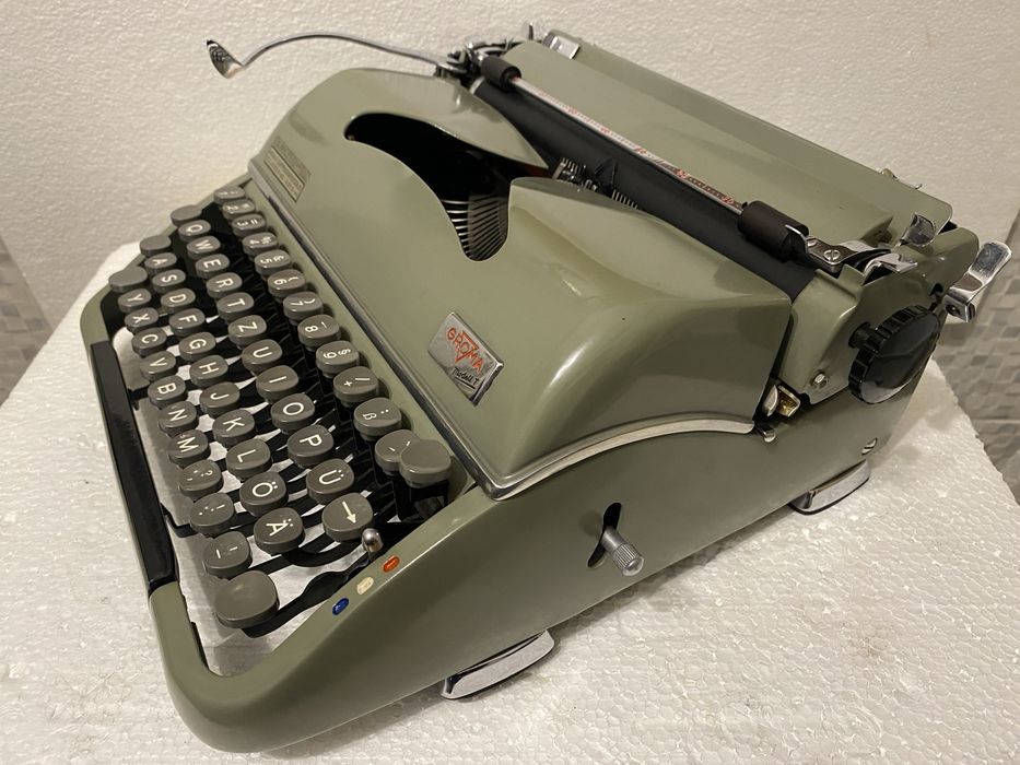 Masina de scris groma T