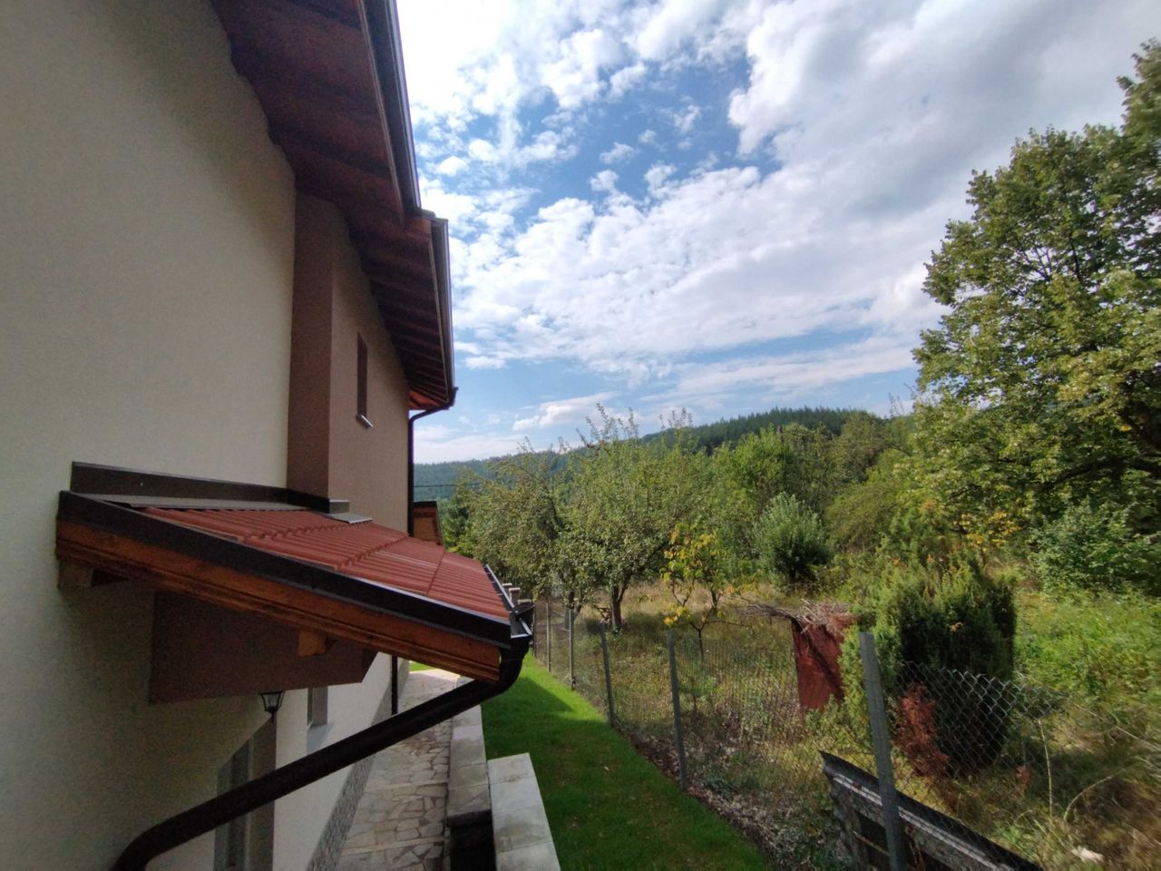 Продава се Къща в с. Драгичево, Област Перник - 226 кв.м за 1585 €/кв.м - Снимка #17