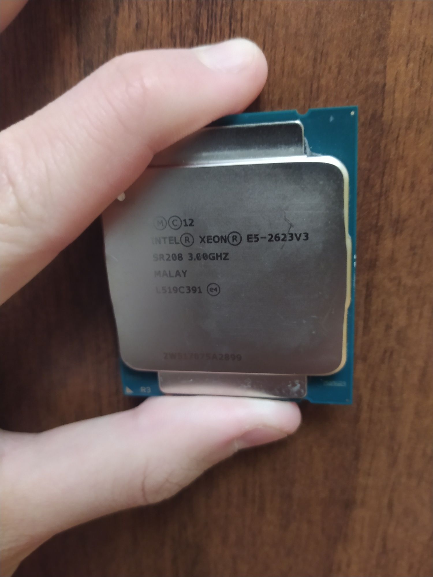 Продаю процессор intel xeon e5