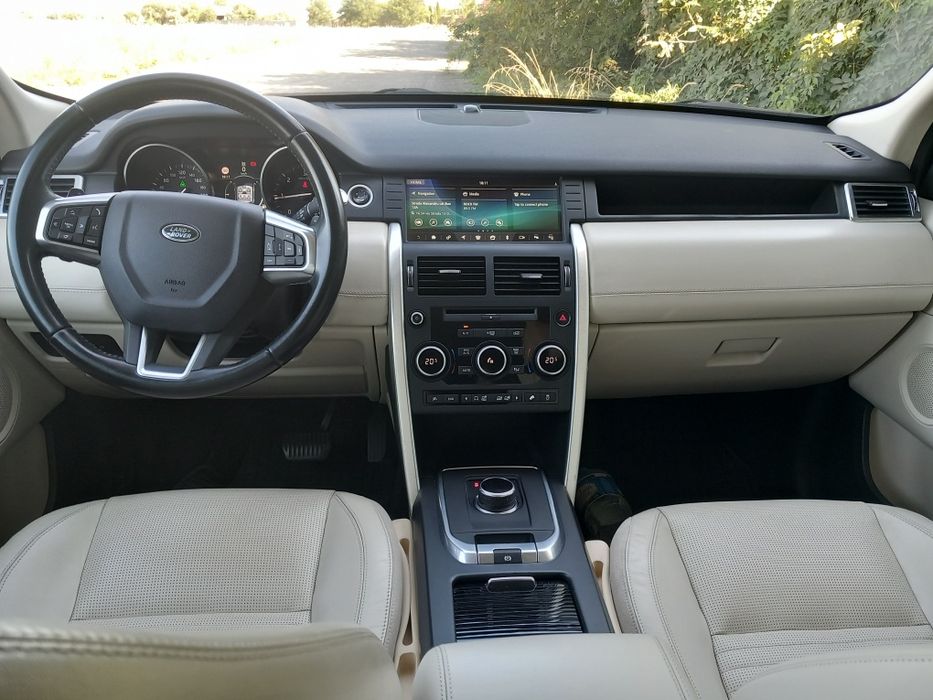 Land Rover Discovery Sport , an 2017 , dotare Luxury , 76.800 km