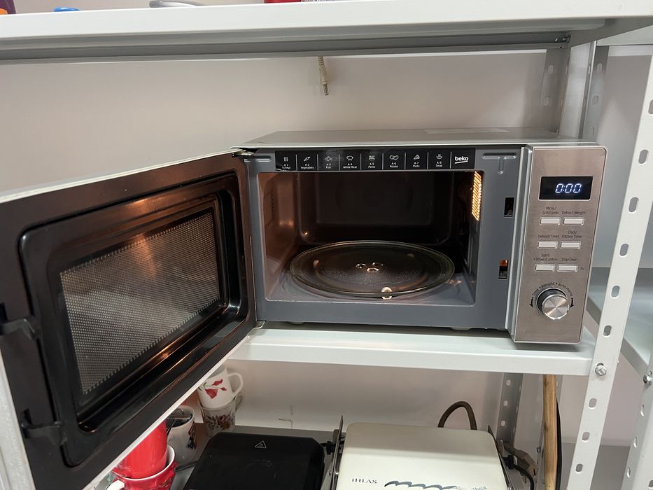 microunde Beko aproape nou
