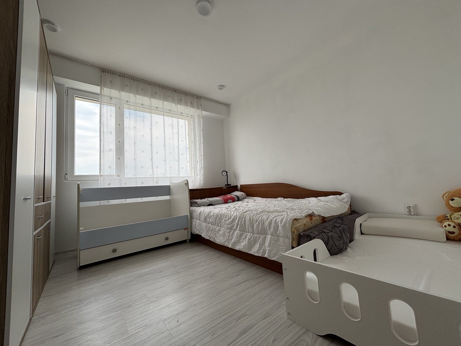 Продава се двустаен апартамент 64кв.м