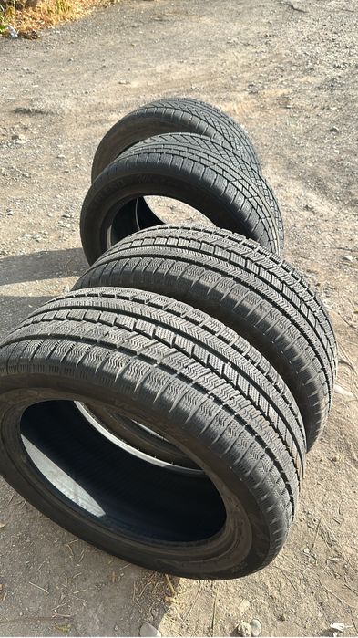 Зимние балоны на бмв е53.  19 размер. Разноширокие.