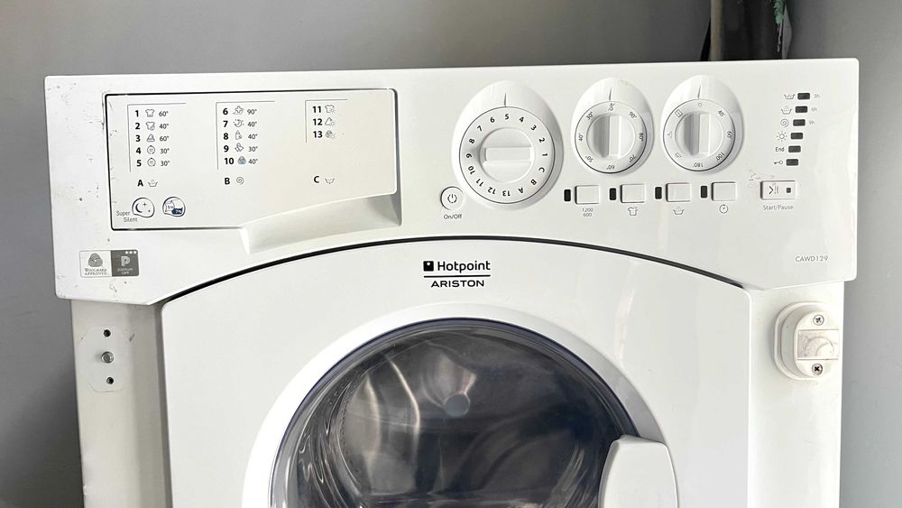 Перална машина със сушилня Hotpoint Ariston CAWD129 за вграждане