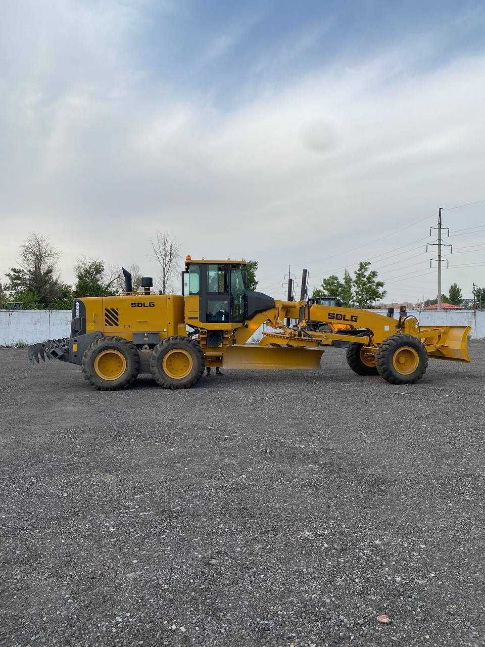 Автогрейдер G9165F в наличии