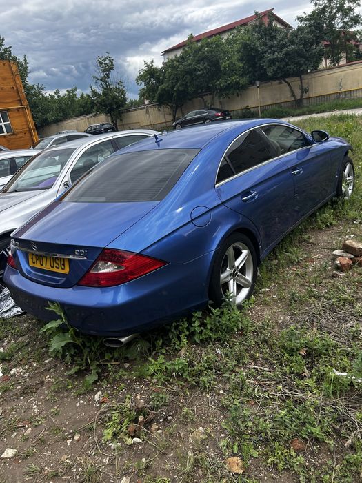 Dezmembrez Mercedes w219