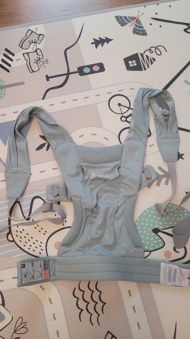 Marsupiul pentru bebelusi Ergobaby Embrace