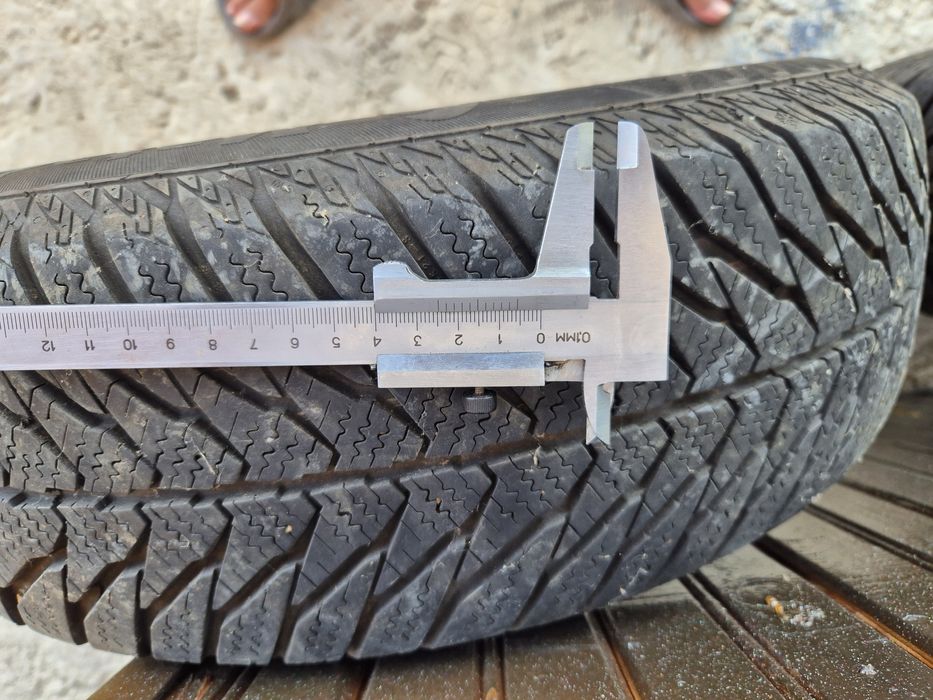 Гуми с джанти 175/70/14 - 2бр. зимни