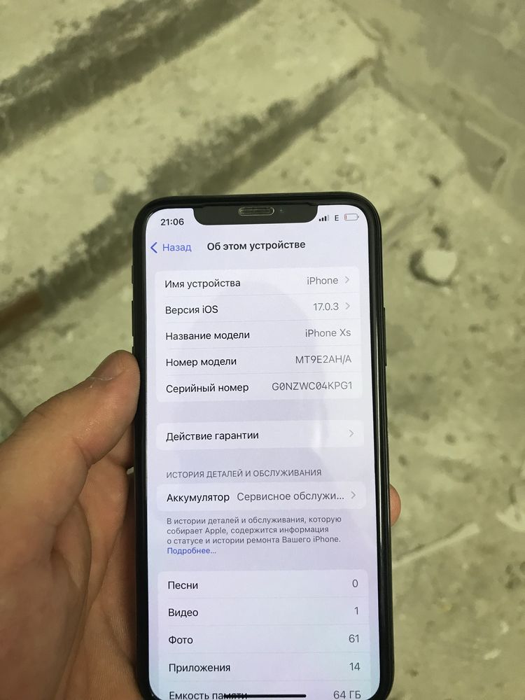 iPhone Xs, Space Gray, 64gb.
