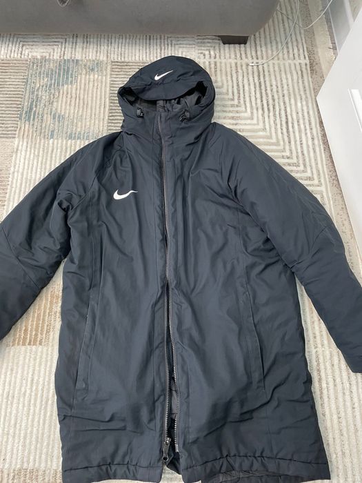 Продам зимнюю куртку Nike
