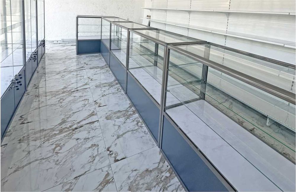 Витрина стеклянная, прилавки. Metal oynaly vitrina va prilavkalar